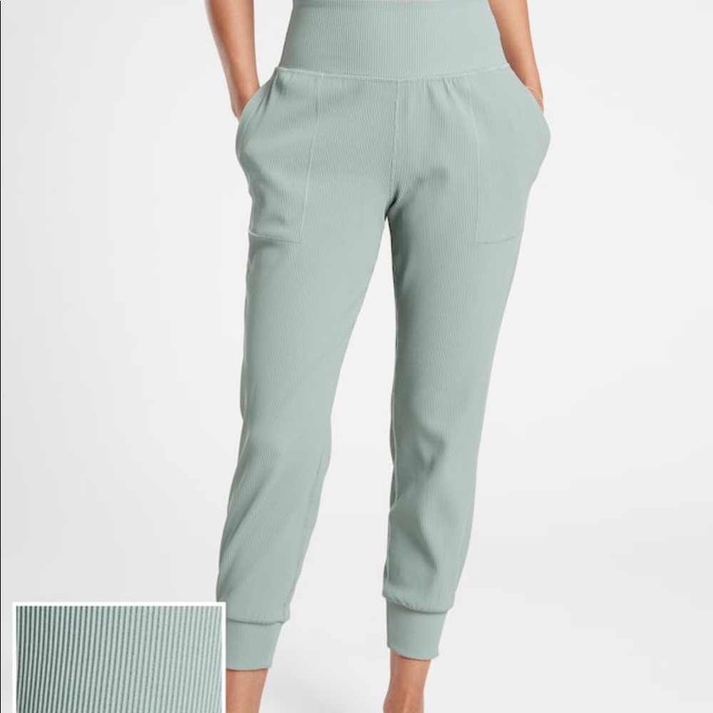 NWOT Athleta Salutation Ribbed Jogger - minimalistic grey